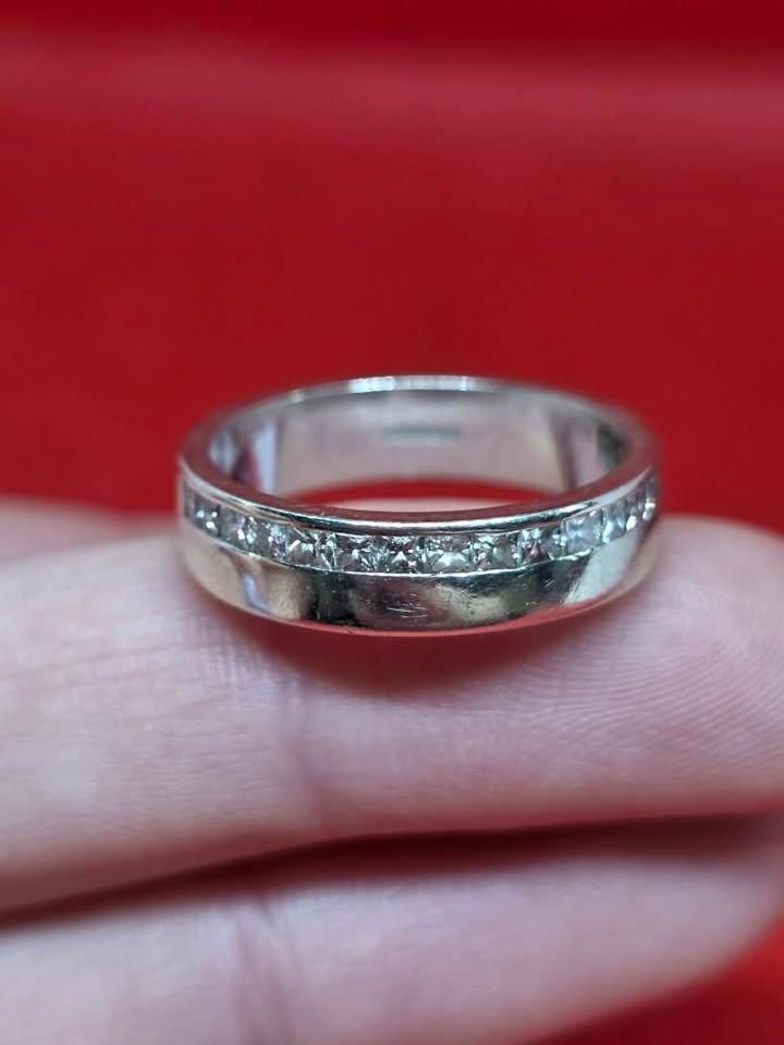 +9K white Gold with Diamond Cluster Ring 5,2g - Image 3