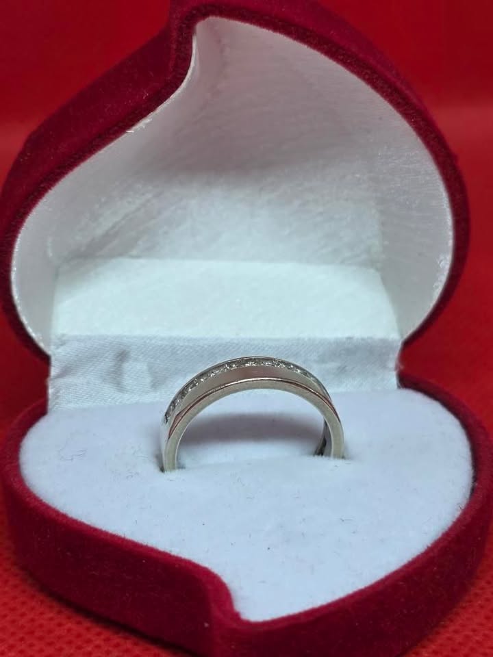 +9K white Gold with Diamond Cluster Ring 5,2g - Image 6