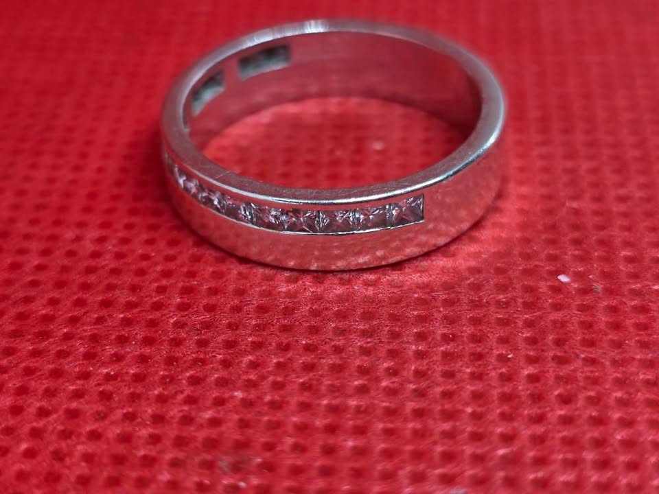 +9K white Gold with Diamond Cluster Ring 5,2g - Image 10