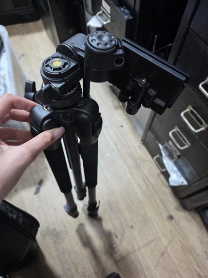 Jessops Major Carbon Fibre Tripod with Manfrotto 701HDV Head and tripod case