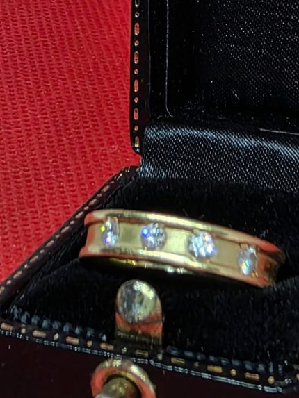 18 ct gold ring with diamonds 6 gramm